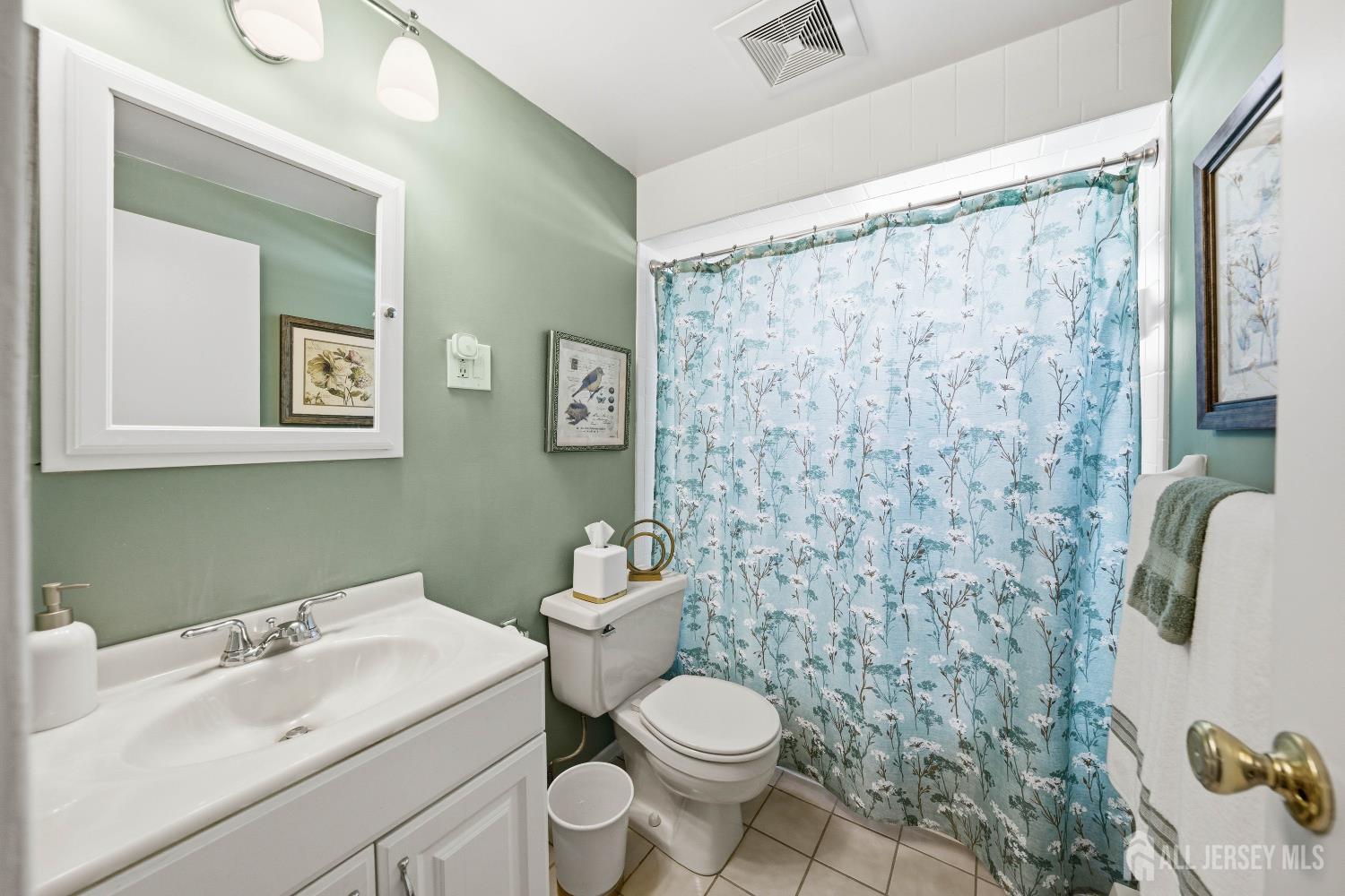 96 Drake Place Colonia, NJ 07067 - Photo 14 of 23