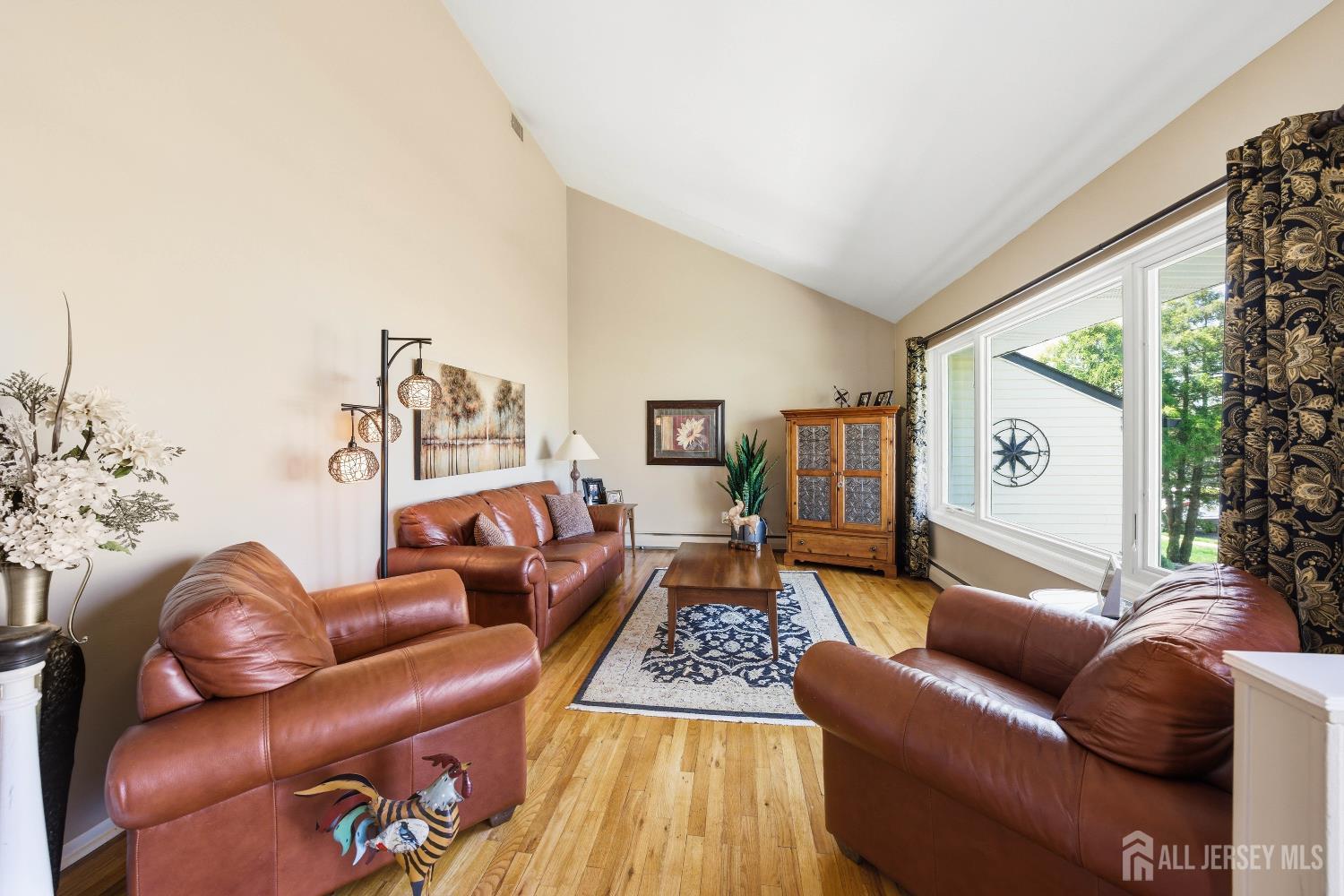 96 Drake Place Colonia, NJ 07067 - Photo 3 of 23