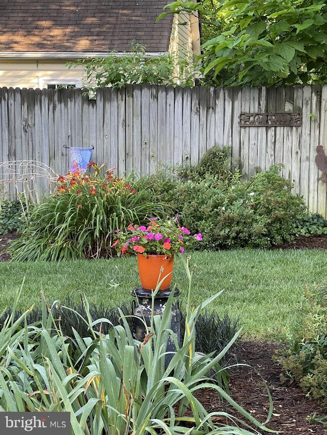 9348 Burke Road Burke, VA 22015 - Photo 35 of 55 Fully fenced private yard