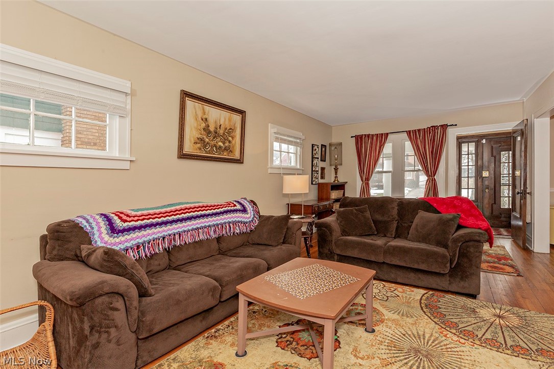 3361 Cedarbrook Road Cleveland, OH 44118 - Photo 2 of 32