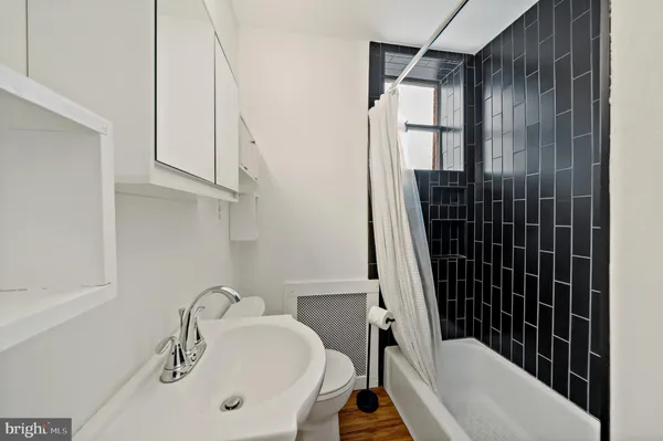 $1,250 | 2400 South Hutchinson Street, Unit 2, Philadelphia, PA 19148