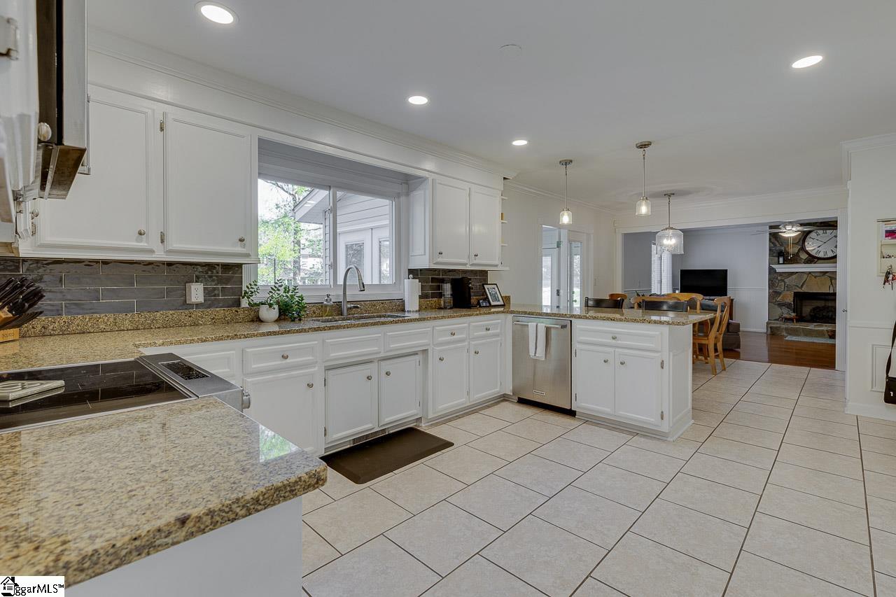 105 Berrywood Court Greer, SC 29650 - Photo 3 of 47
