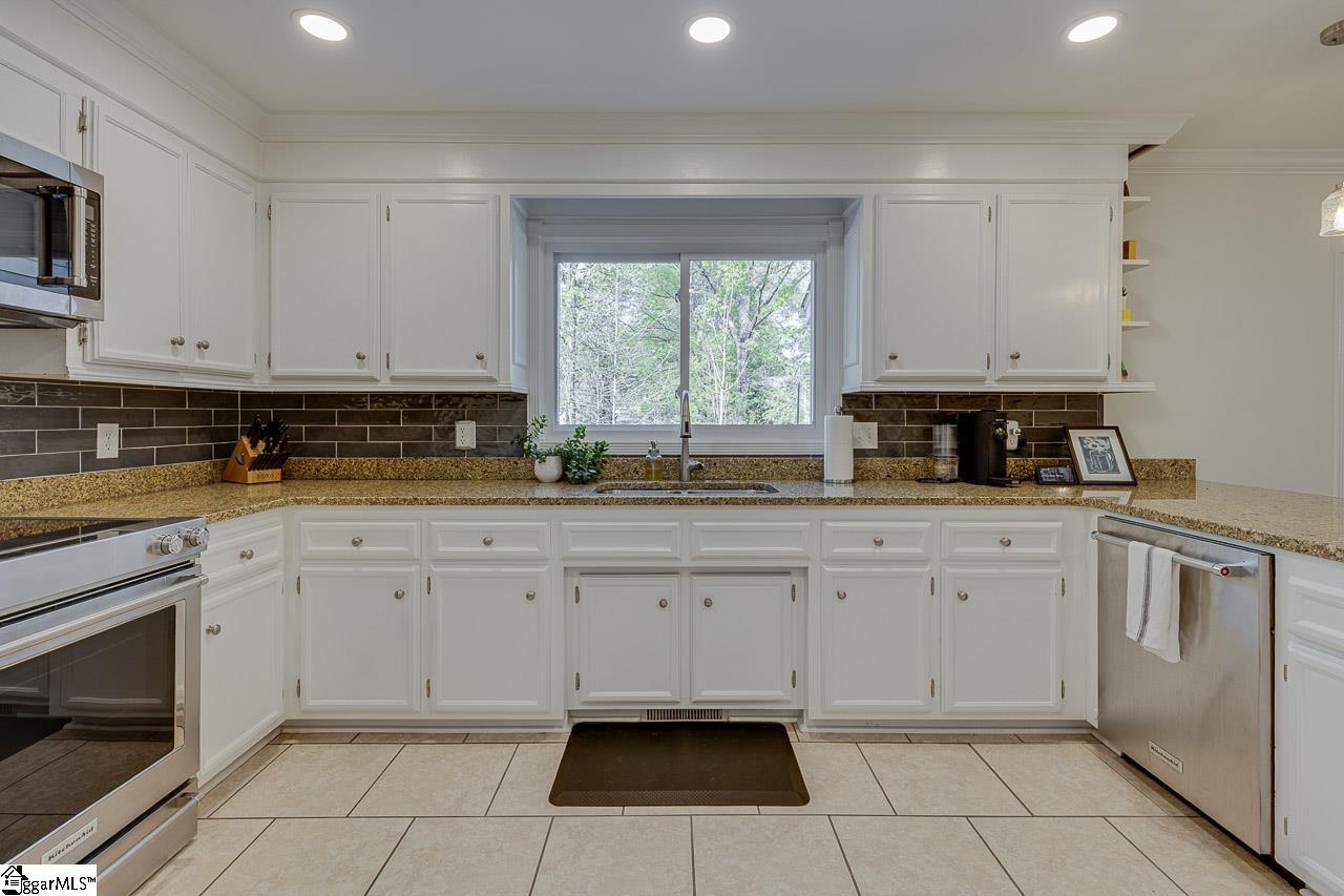 105 Berrywood Court Greer, SC 29650 - Photo 5 of 47