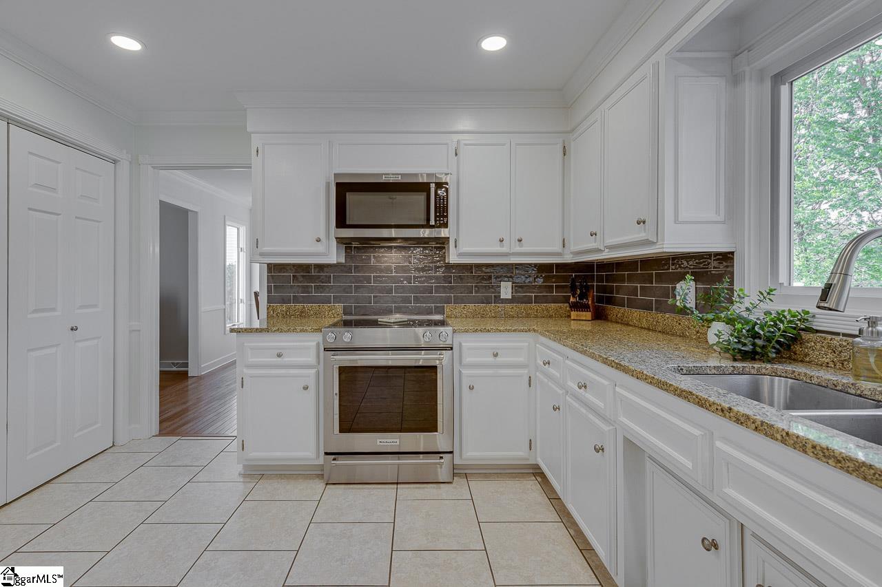 105 Berrywood Court Greer, SC 29650 - Photo 6 of 47