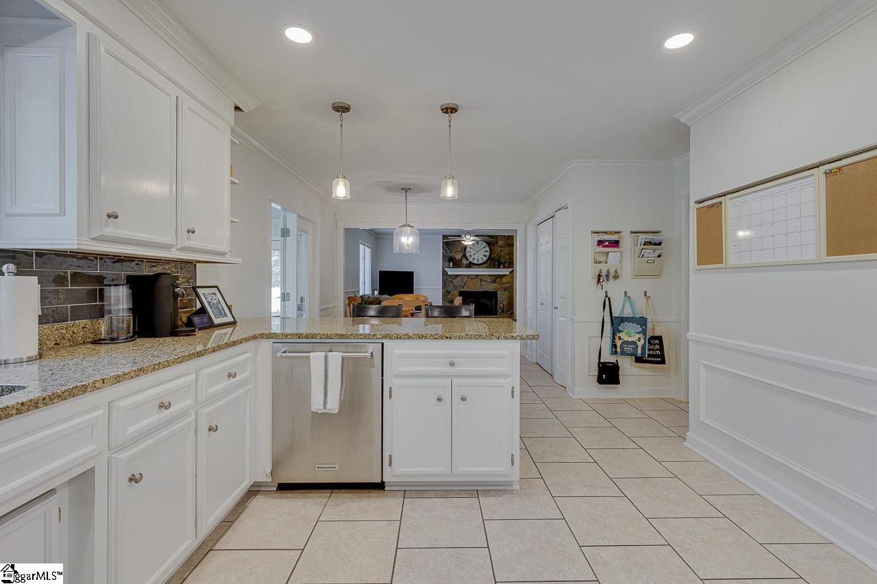 105 Berrywood Court Greer, SC 29650 - Photo 7 of 47