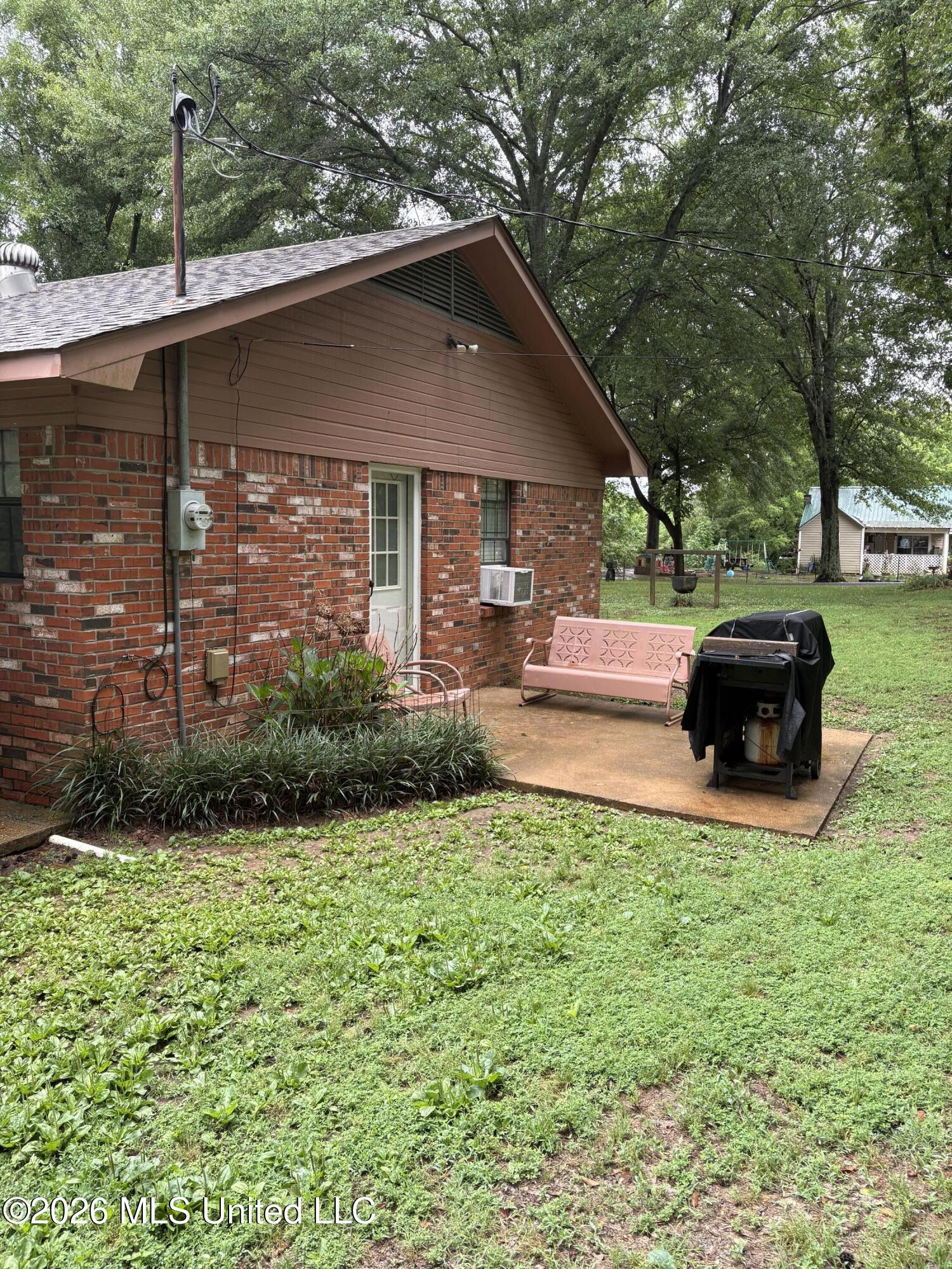 2326 Bluegoose Road Sarah, MS 38665 - Photo 15 of 18 Side patio