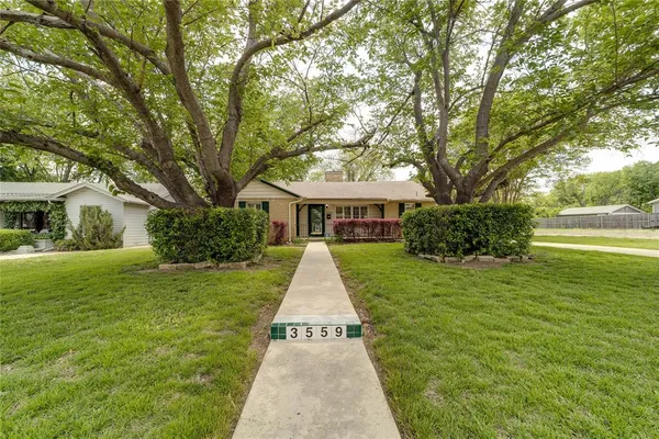$2,100 | 3559 Norfolk Road, Fort Worth, TX 76109