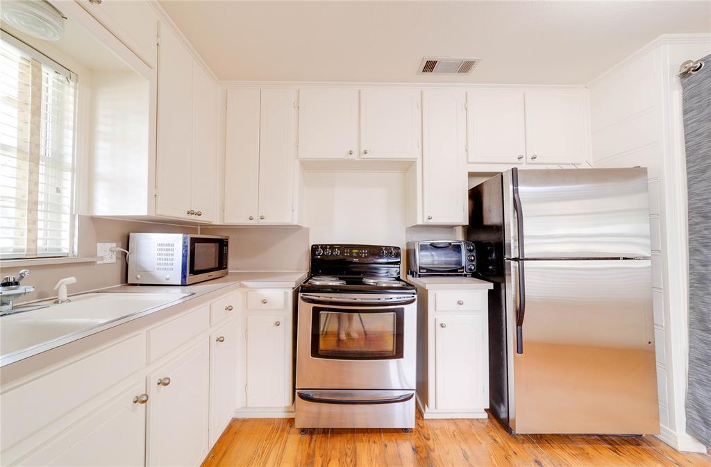 3559 Norfolk Road Fort Worth, TX 76109 - Photo 7 of 23 View of kitchen appliances