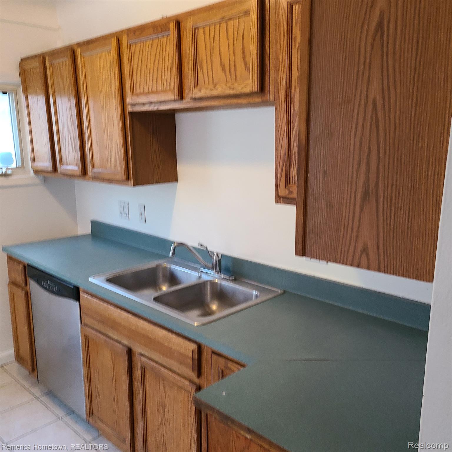 11154 Wayne Road Livonia, MI 48150 - Photo 4 of 18 Gallery Image 4