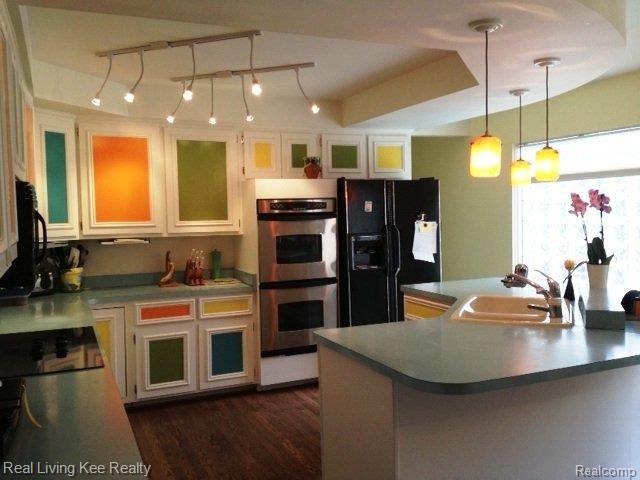2681 Glouchester Road Rochester, MI 48309 - Photo 4 of 22 Kitchen.jpg