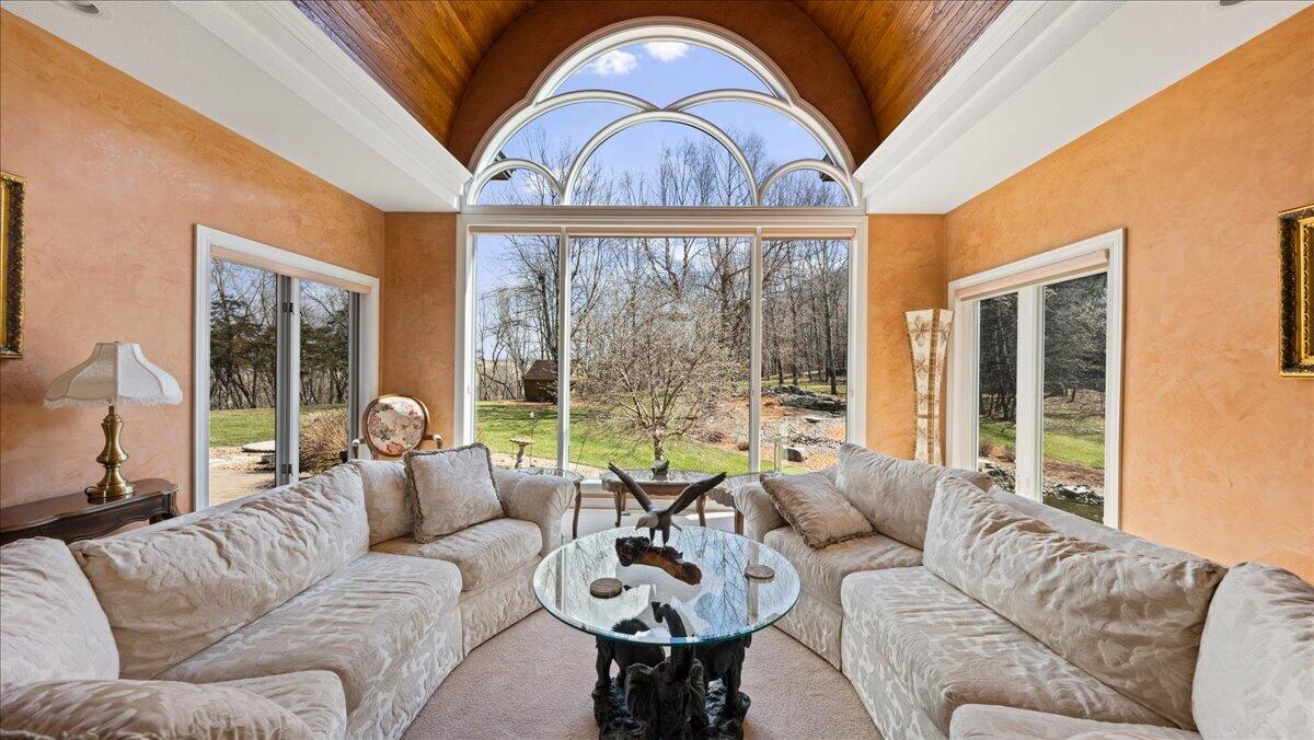 N2487 Nuttleman Road Barre, WI 54601 - Photo 6 of 91 Living Room