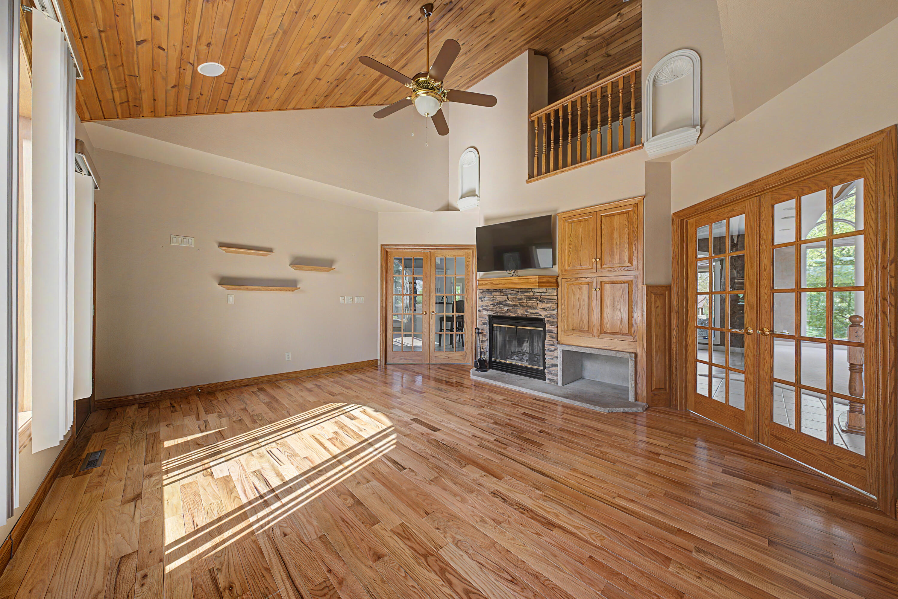 N2487 Nuttleman Road Barre, WI 54601 - Photo 10 of 91 Family Room
