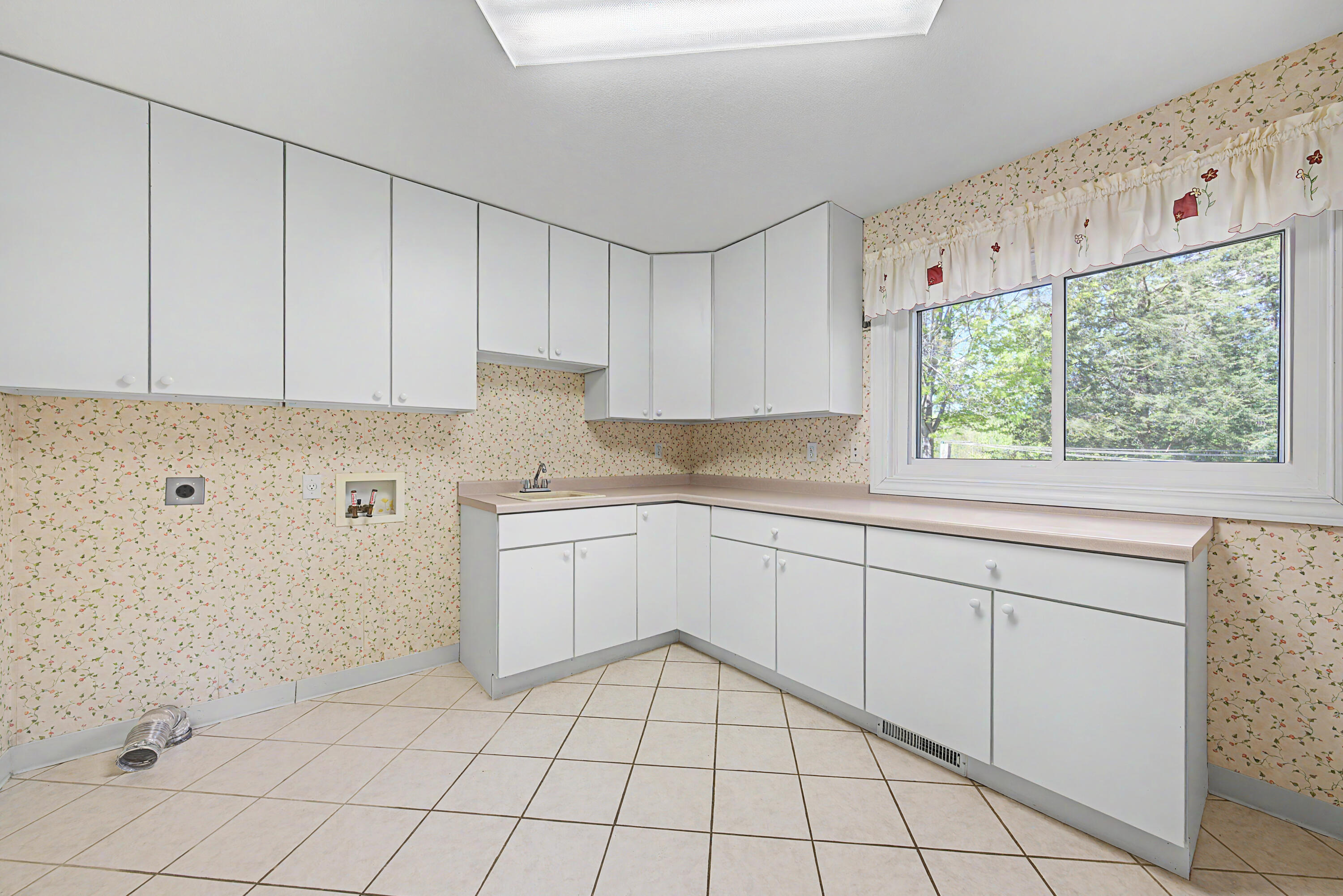 N2487 Nuttleman Road Barre, WI 54601 - Photo 20 of 91 Main Floor Laundry