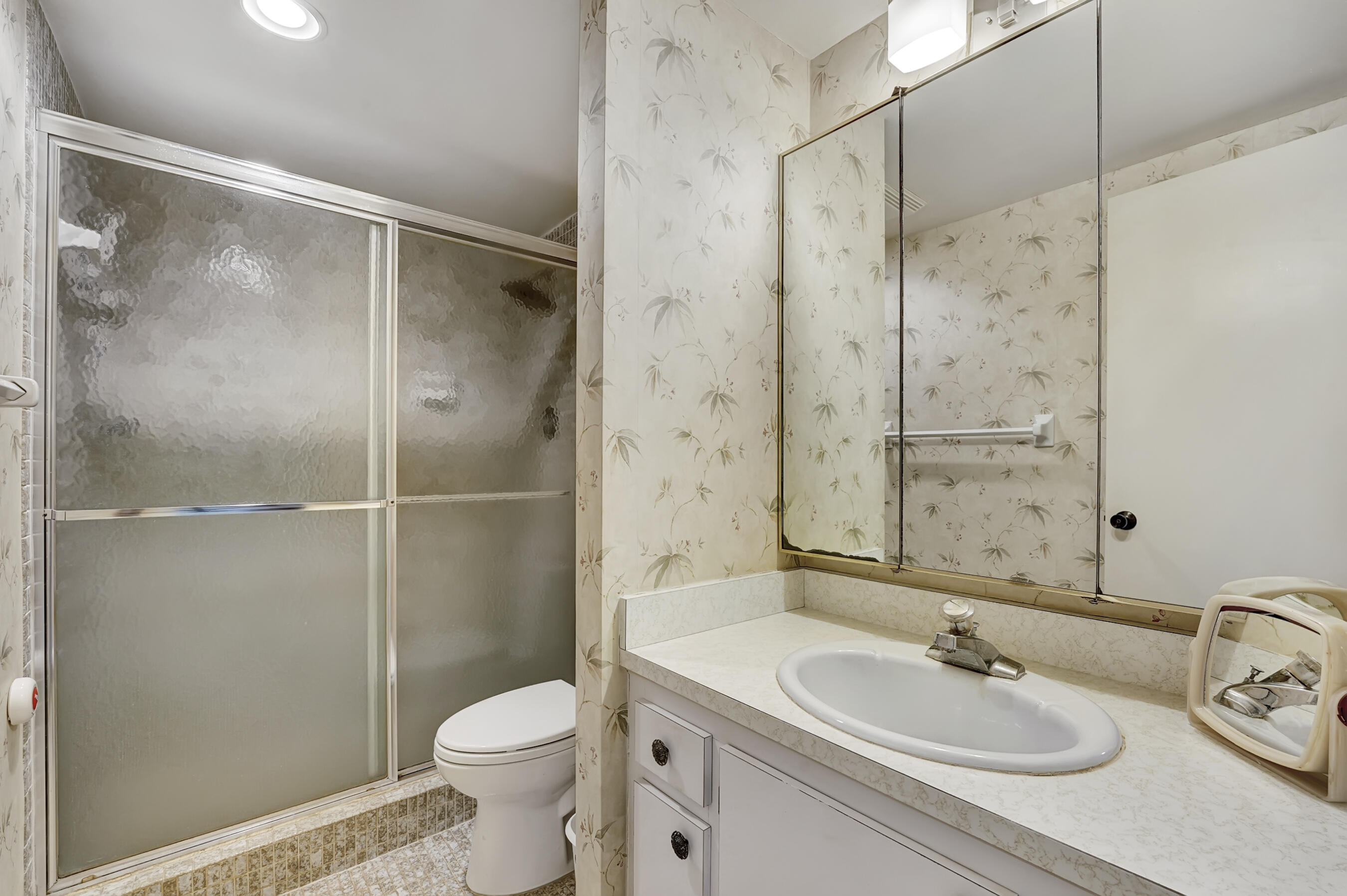 250 Northeast 20th Street, Unit 210 Boca Raton, FL 33431 - Photo 14 of 25 Master Bath