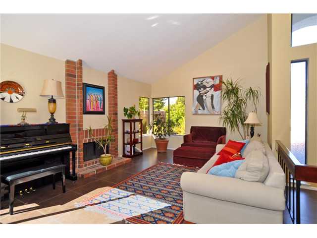 17219 Boca Raton Lane Poway, CA 92064 - Photo 4 of 24 Gallery Image 4