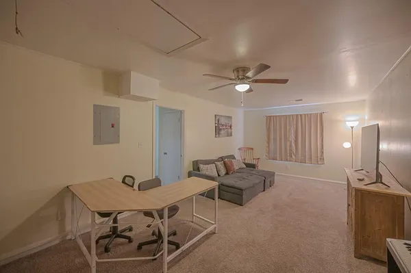 a view of a livingroom with furniture and a ceiling fan