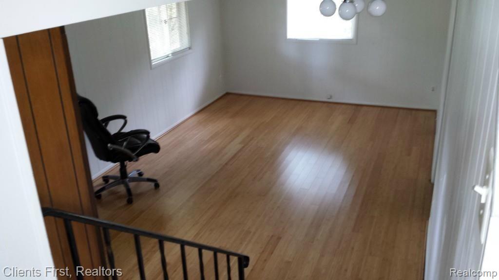 29721 Fall River Road Southfield, MI 48076 - Photo 19 of 26 Family room 1