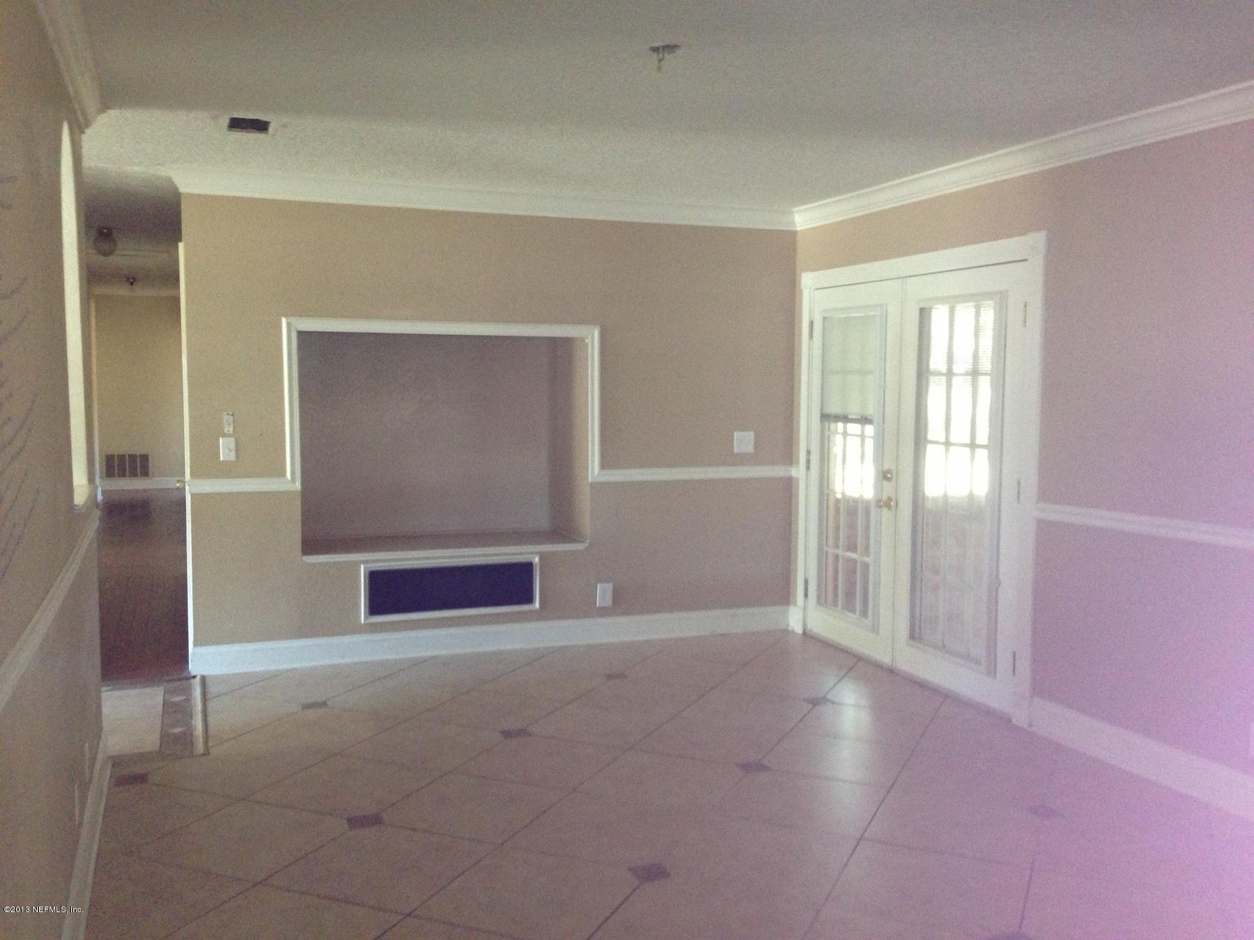 3995 Cross Creek Road Jacksonville, FL 32277 - Photo 7 of 9 LIVING ROOM