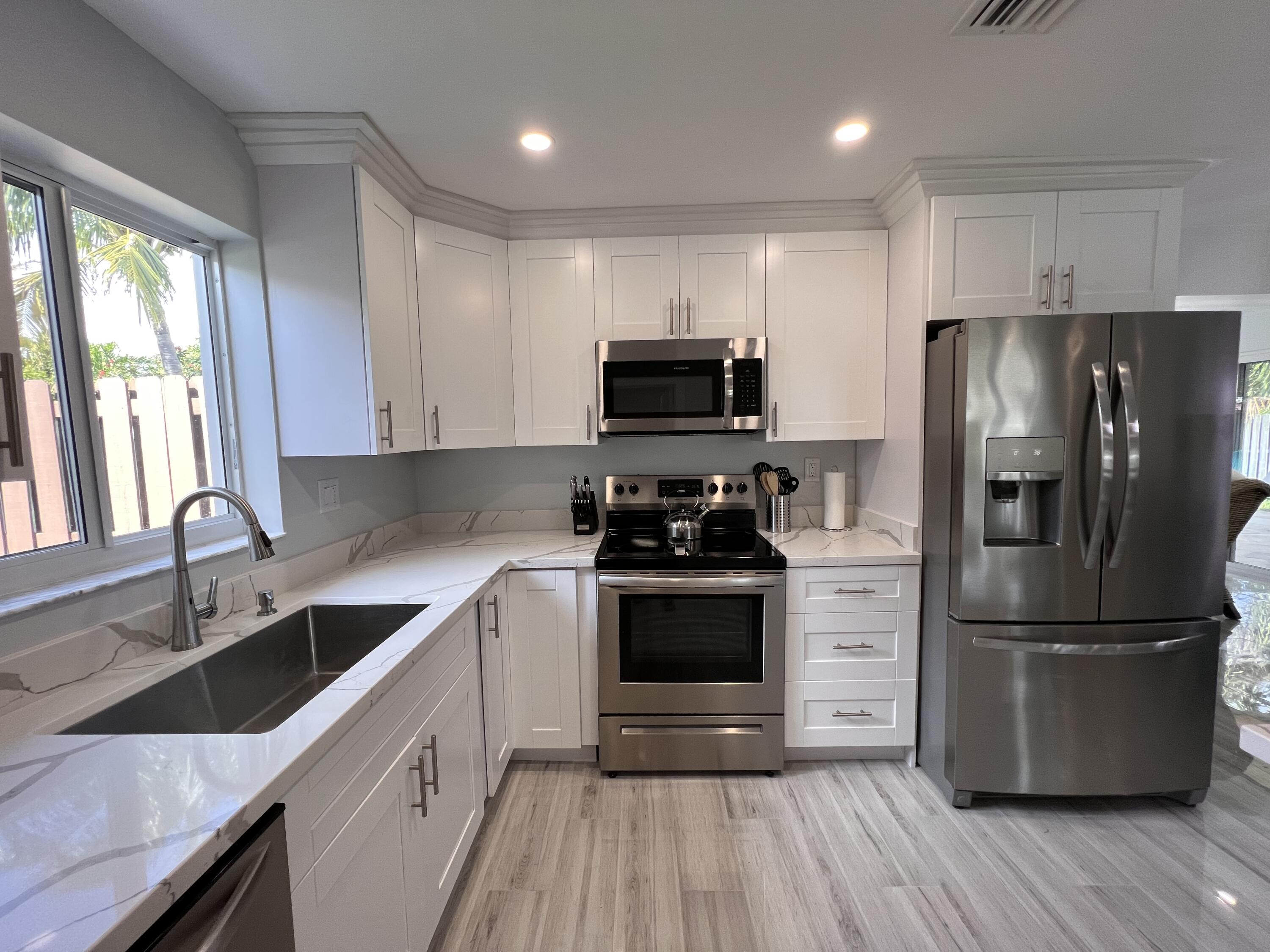 2011 Northeast 31st Street Lighthouse Point, FL 33064 - Photo 13 of 42 Kitchen