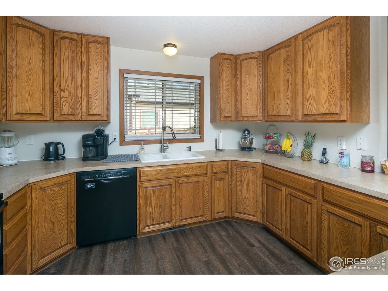 7306 23rd St Road Greeley, CO 80634 - Photo 13 of 40 Large Kitchen