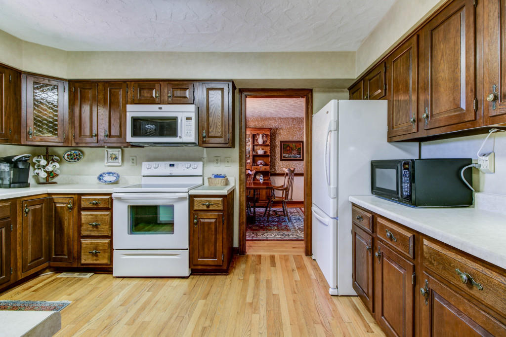 2658 Turnberry Road Salem, VA 24153 - Photo 14 of 46 011-233761-_MG_4289_90_91_5126843