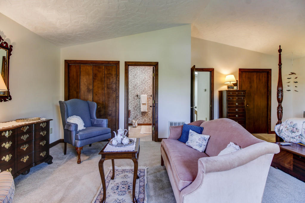 2658 Turnberry Road Salem, VA 24153 - Photo 36 of 46 033-233761-_MG_4373_4_5_5126925