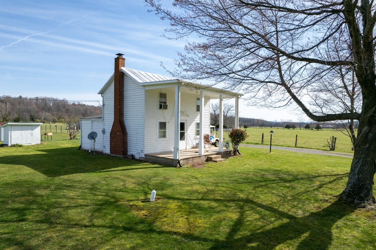 512 North River Road Mount Solon, VA 22843 - Photo 2 of 38 a view of a volley ball court