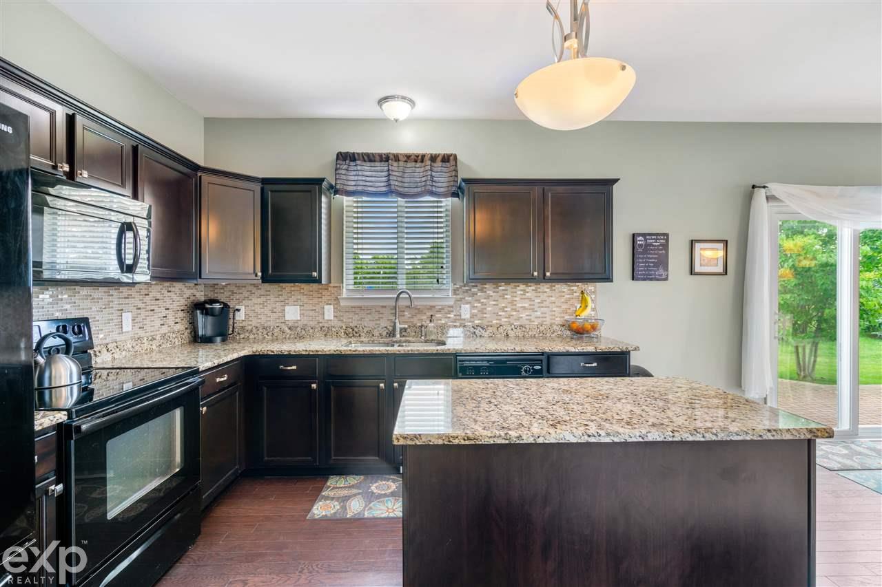 47388 Gloede Road Macomb, MI 48044 - Photo 16 of 41 50076499-15.JPG