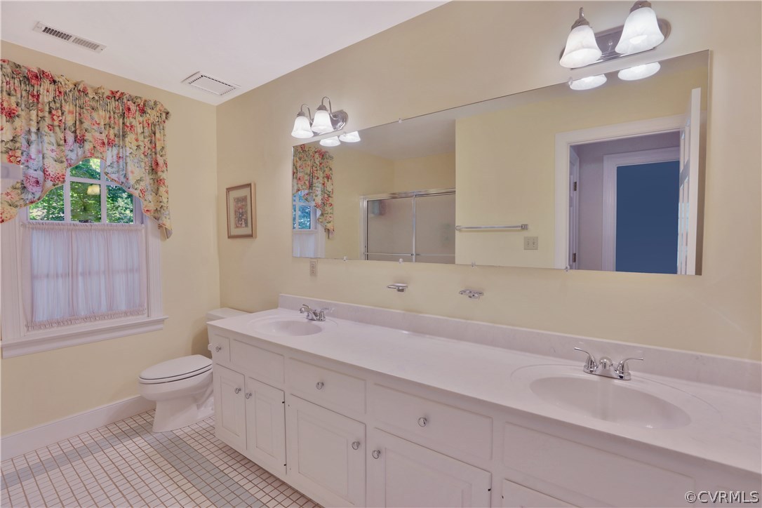 14600 Benefice Ridge Chesterfield, VA 23838 - Photo 32 of 37 Hall bathroom with tile floor, shower/tub, large d