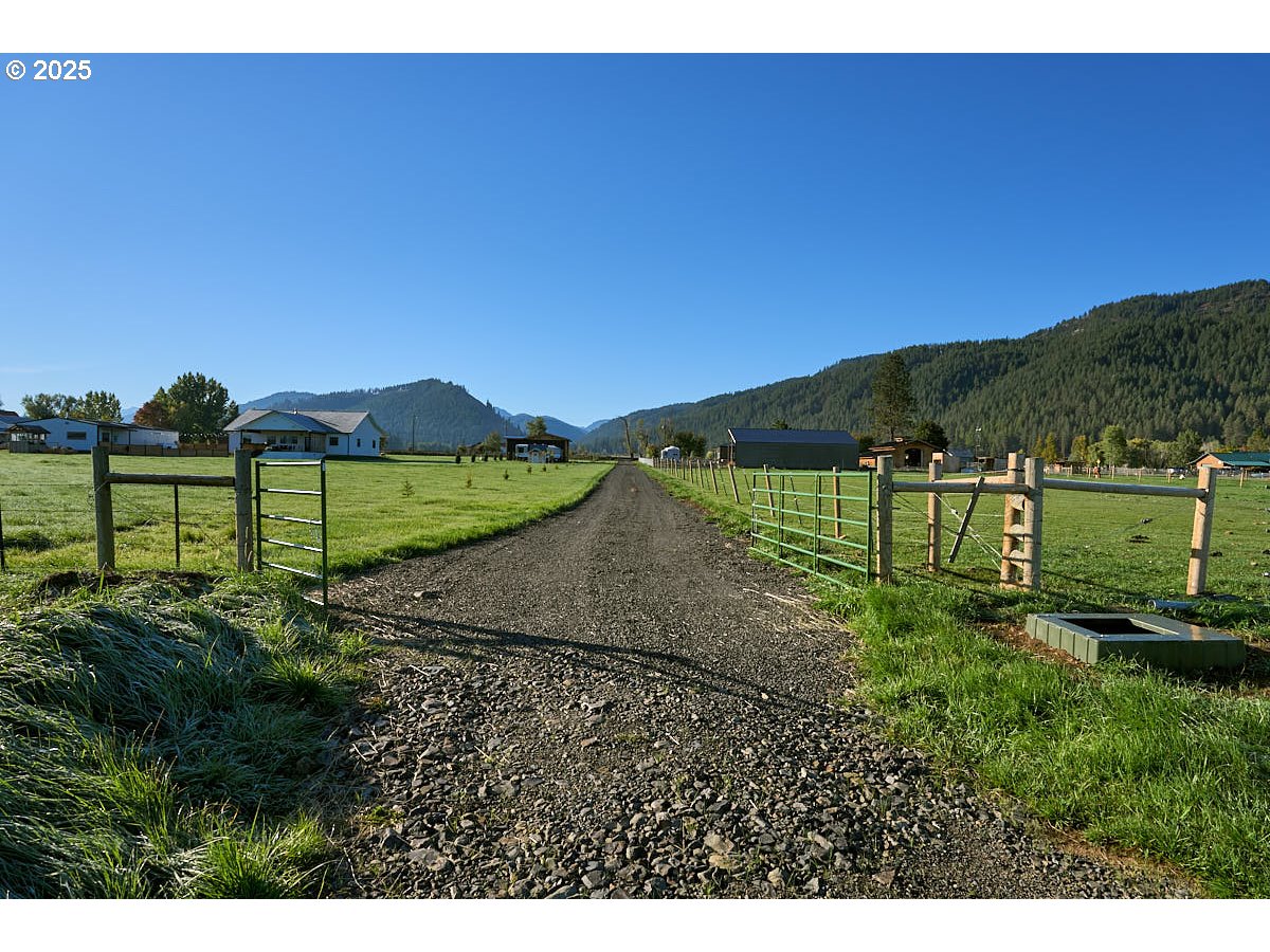Upper Diamond Lane Wallowa, OR 97885 - Photo 5 of 13 a view of a back yard