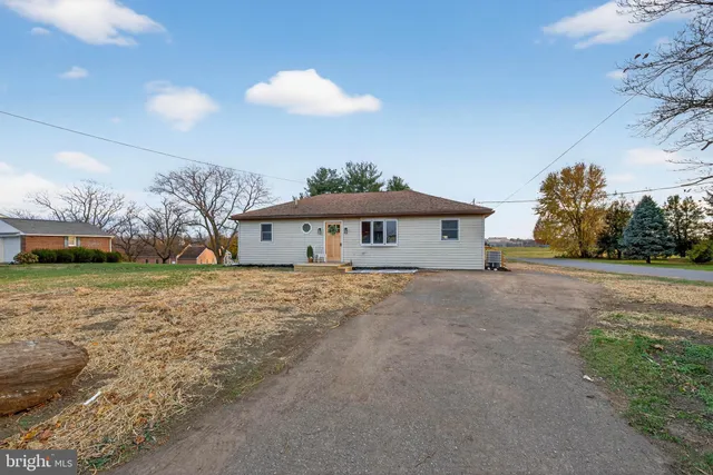 $395,000 | 2472 Leaman Road, Ronks, PA 17572