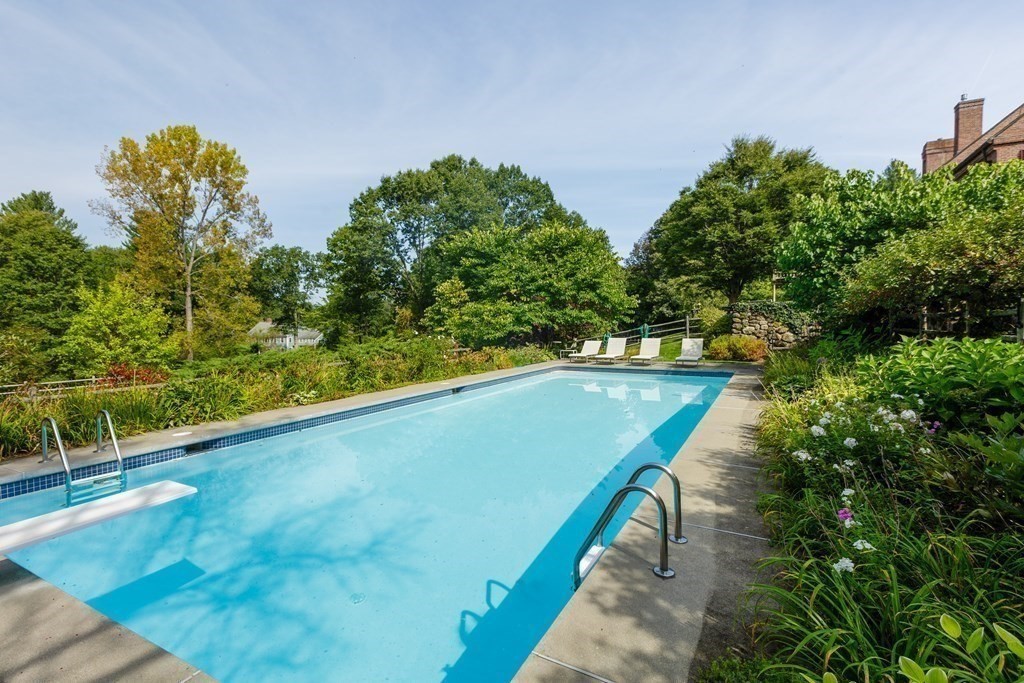 325 Nashawtuc Road Concord, MA 01742 - Photo 4 of 39 Gallery Image 4