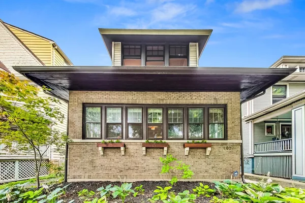 $1,100,000 | 4027 North Avers Avenue, Chicago, IL 60618