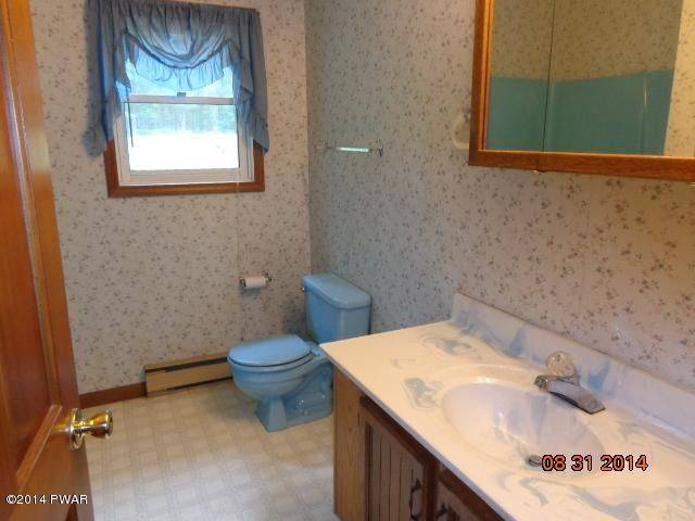 138 Weasel Road Dingmans Ferry, PA 18328 - Photo 14 of 17