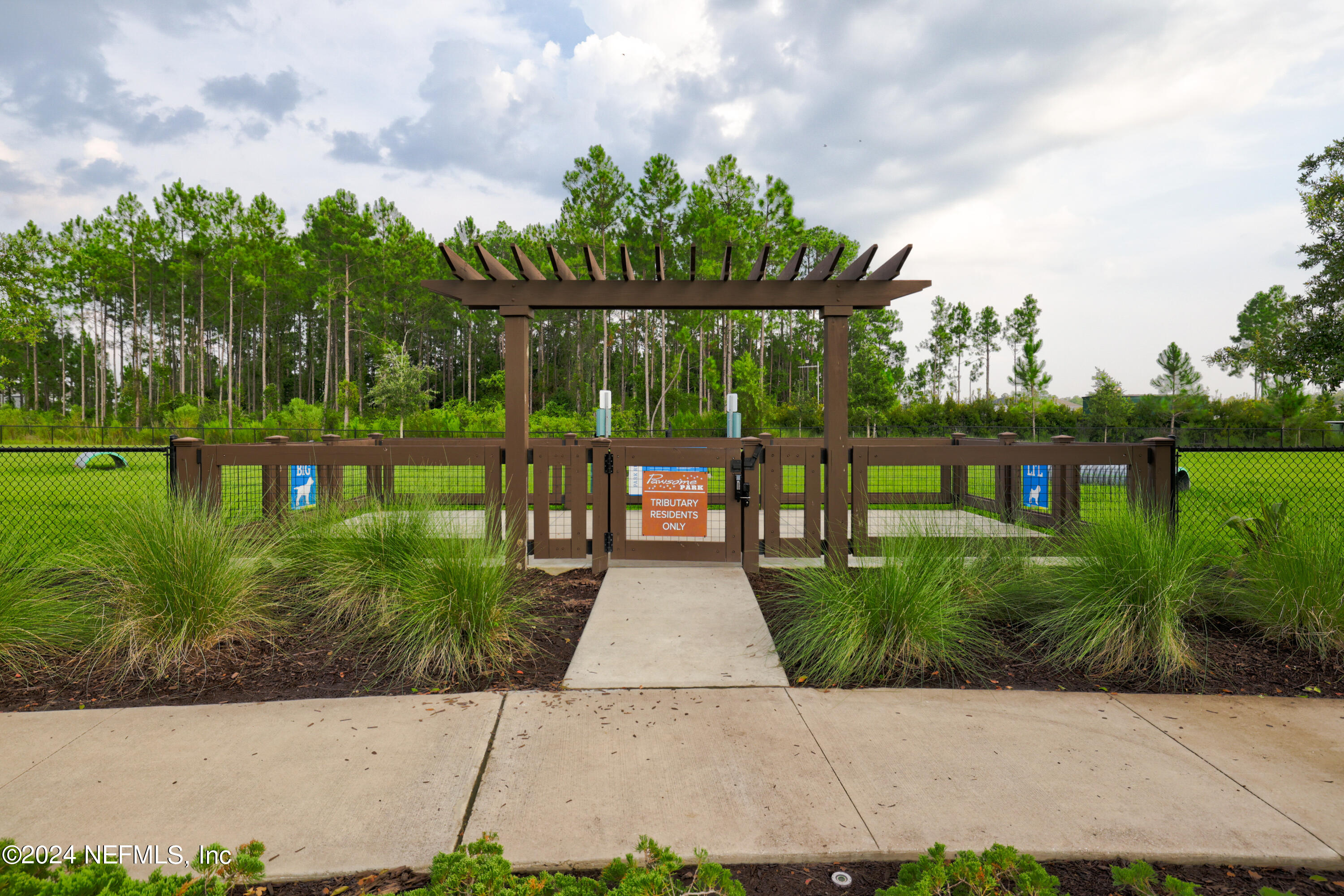 75605 Blackbird Drive Yulee, FL 32097 - Photo 42 of 46 a front view of a house with garden
