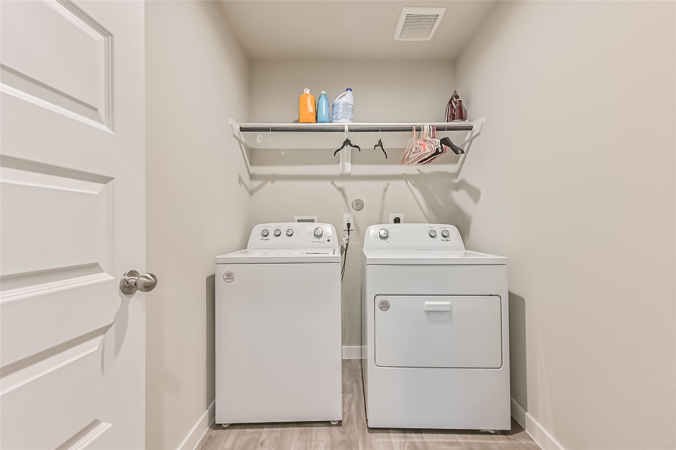 136 Little Spg Court Anahuac, TX 77514 - Photo 21 of 34 a utility room with dryer and washer