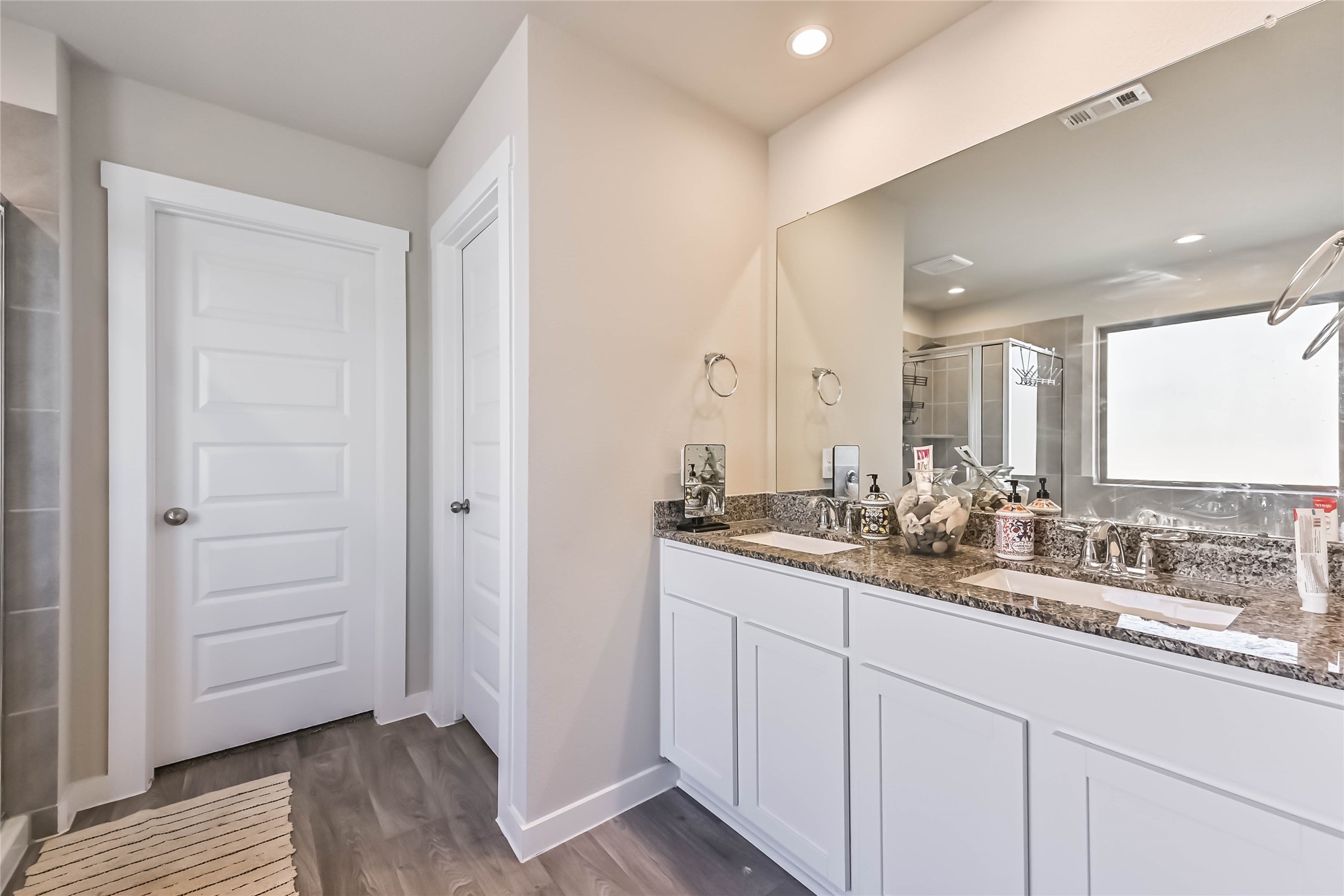 136 Little Spg Court Anahuac, TX 77514 - Photo 24 of 34 a bathroom with double vanity and a mirror
