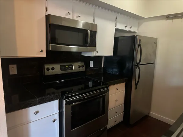$1,300 | 1509 West 39th 1/2 Street, Unit 104, Austin, TX 78756