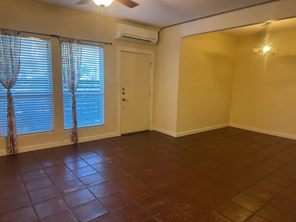 $1,300 | 1509 West 39th 1/2 Street, Unit 104, Austin, TX 78756