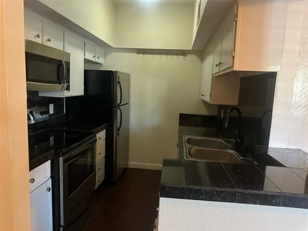 $1,300 | 1509 West 39th 1/2 Street, Unit 104, Austin, TX 78756