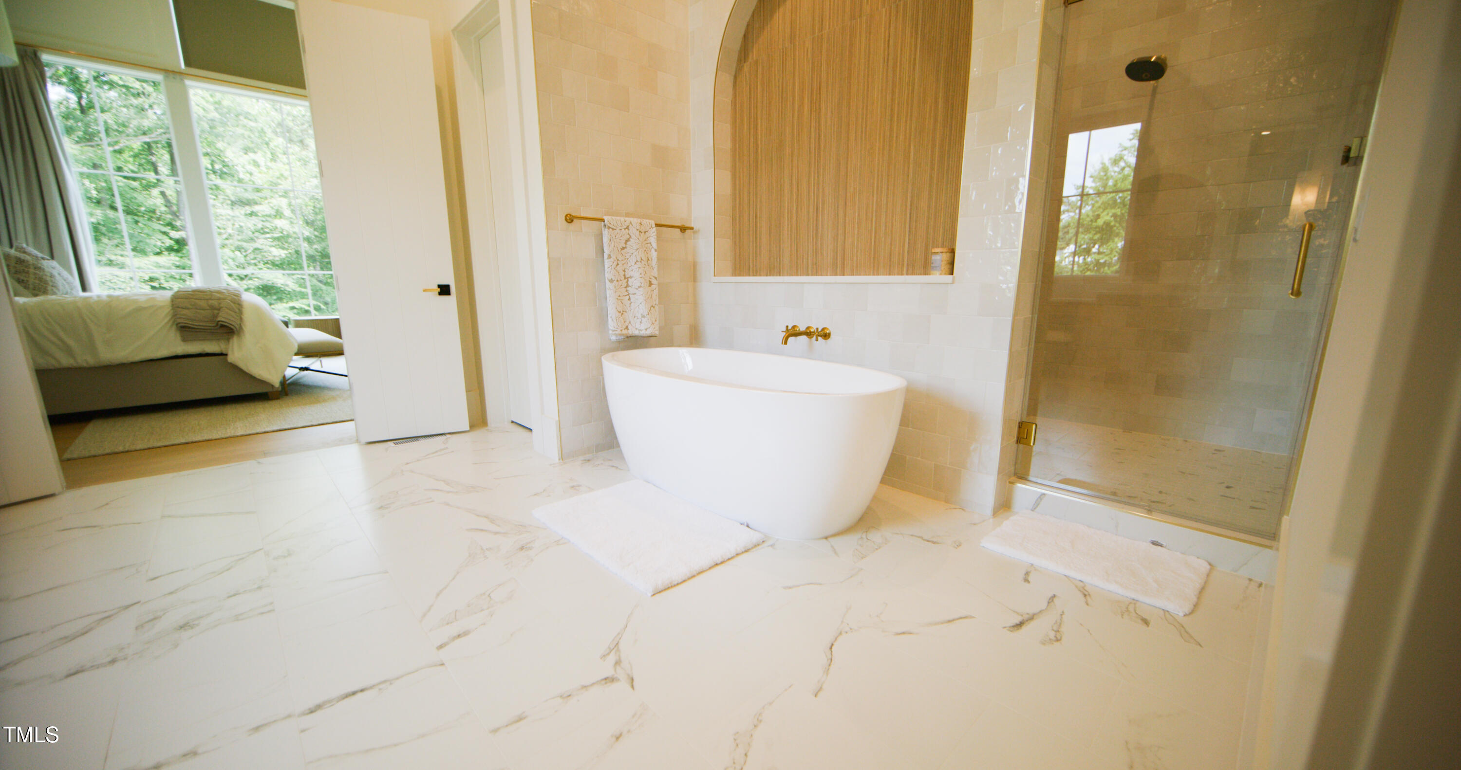 1620 Hunting Ridge Road Raleigh, NC 27615 - Photo 8 of 24 a bathroom with a bathtub and shower