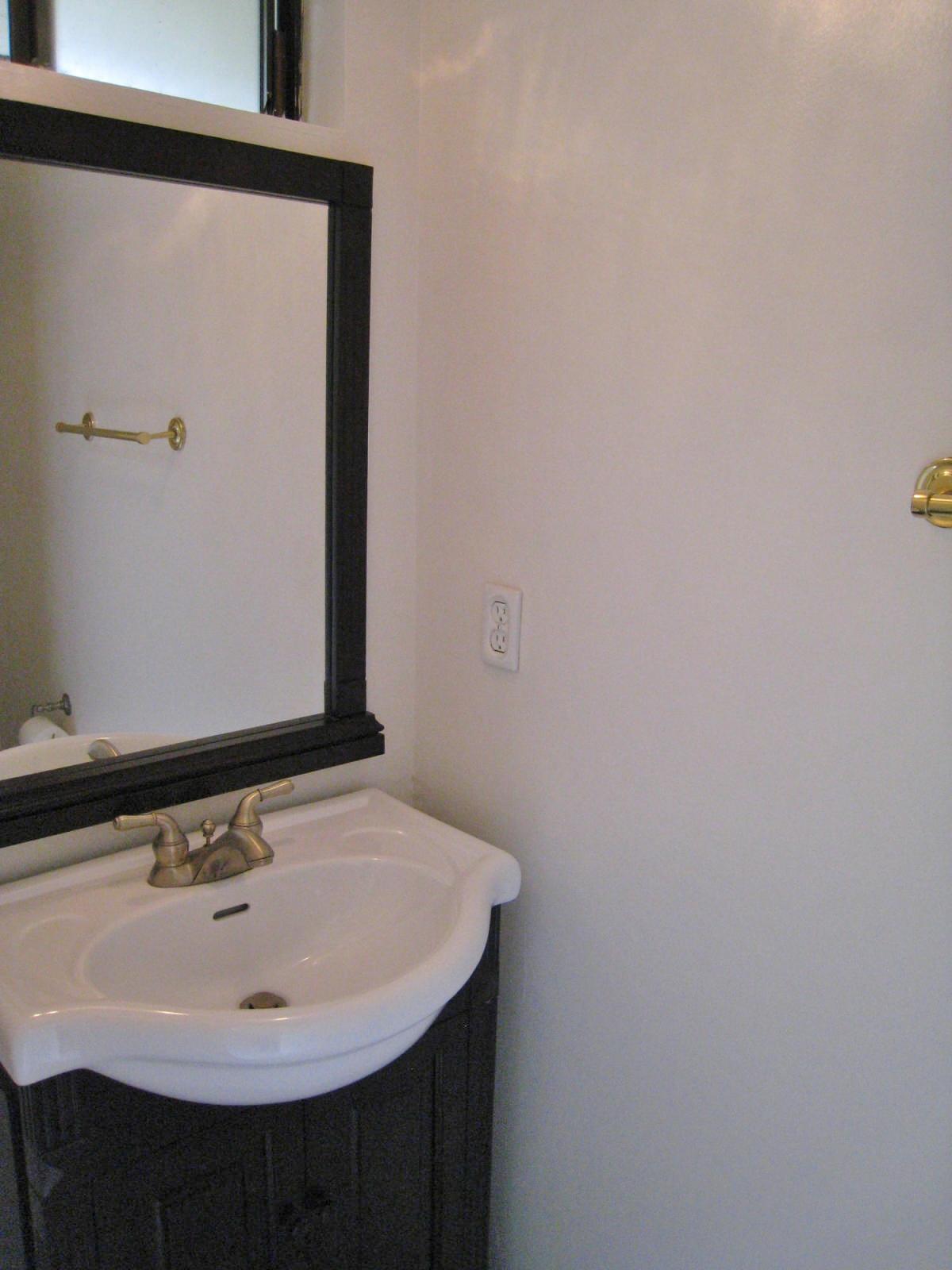 988 Miramonte Drive, Unit 7 Santa Barbara, CA 93109 - Photo 15 of 15 Powder Bath