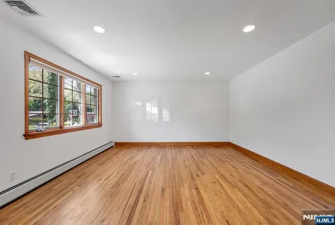 $1,395,000 | 309 South Drive, Paramus, NJ 07652