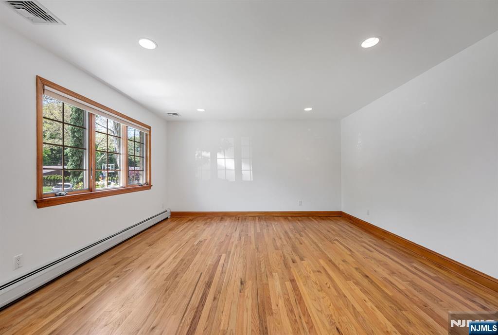309 South Drive Paramus, NJ 07652 - Photo 11 of 50