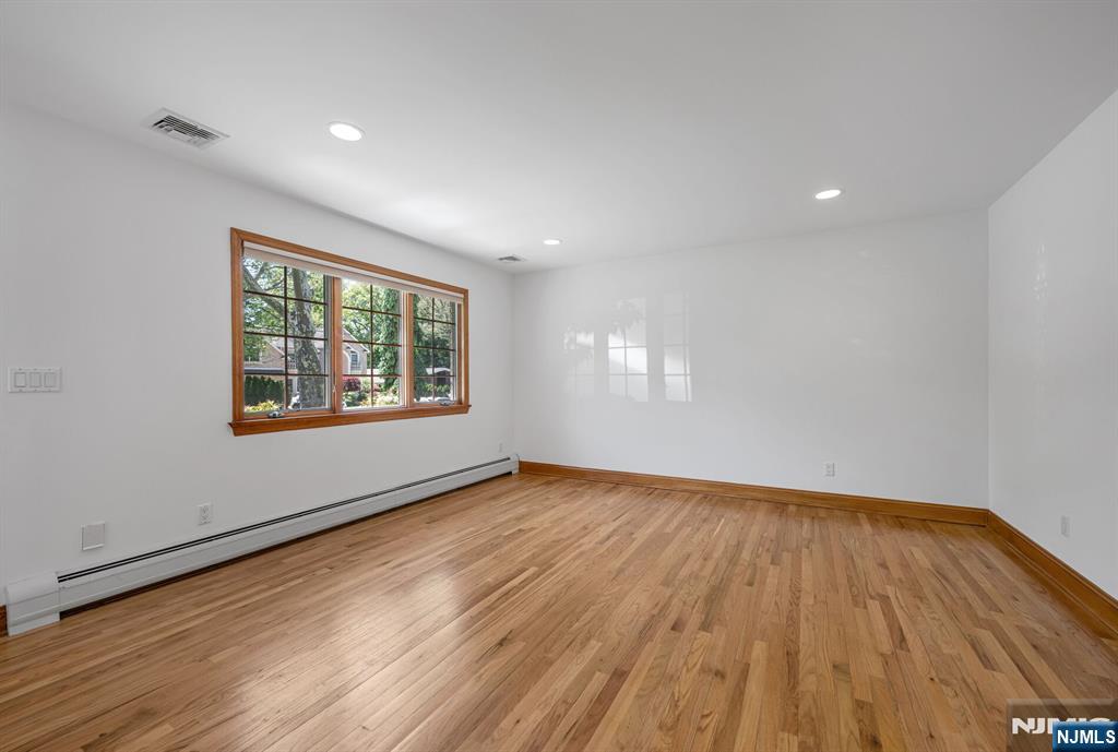 309 South Drive Paramus, NJ 07652 - Photo 12 of 50