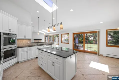 $1,395,000 | 309 South Drive, Paramus, NJ 07652