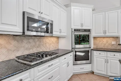 $1,395,000 | 309 South Drive, Paramus, NJ 07652