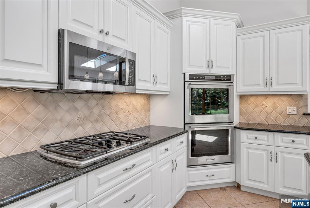 309 South Drive Paramus, NJ 07652 - Photo 17 of 50