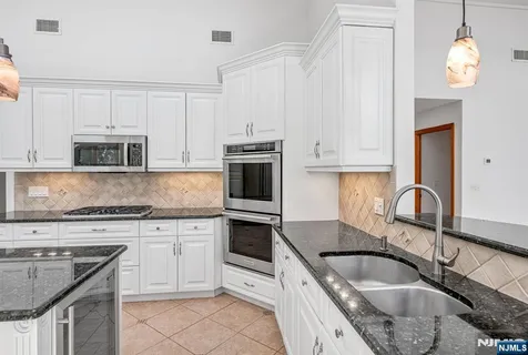 $1,395,000 | 309 South Drive, Paramus, NJ 07652