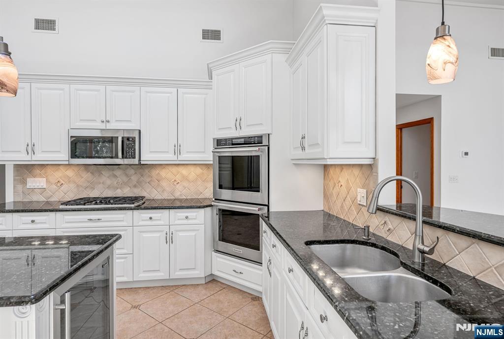 309 South Drive Paramus, NJ 07652 - Photo 19 of 50